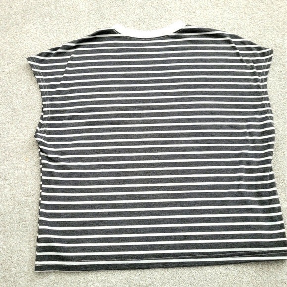 ✨SHEIN EZwear Striped Print Heart Patched Batwing Sleeve Tee✨ - Picture 4 of 6